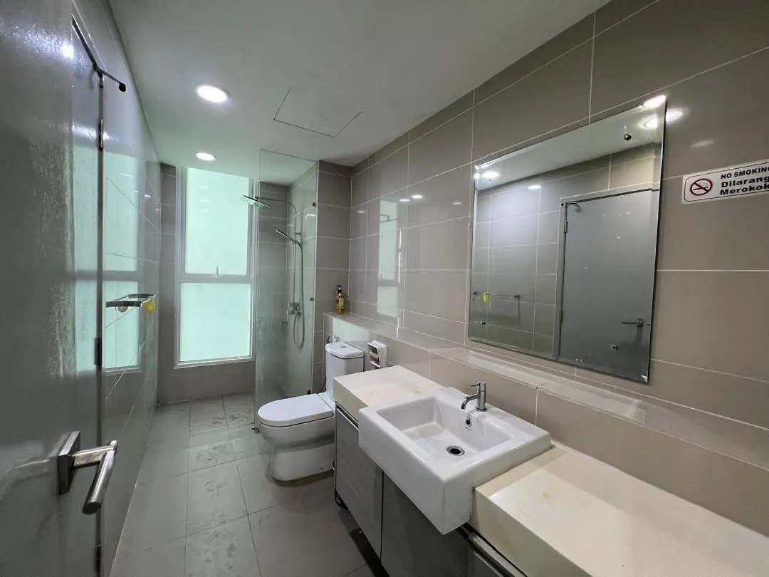 Апартаменты Sutera Avenue Near Gleaneagle Kk King Bed Кота-Кинабалу